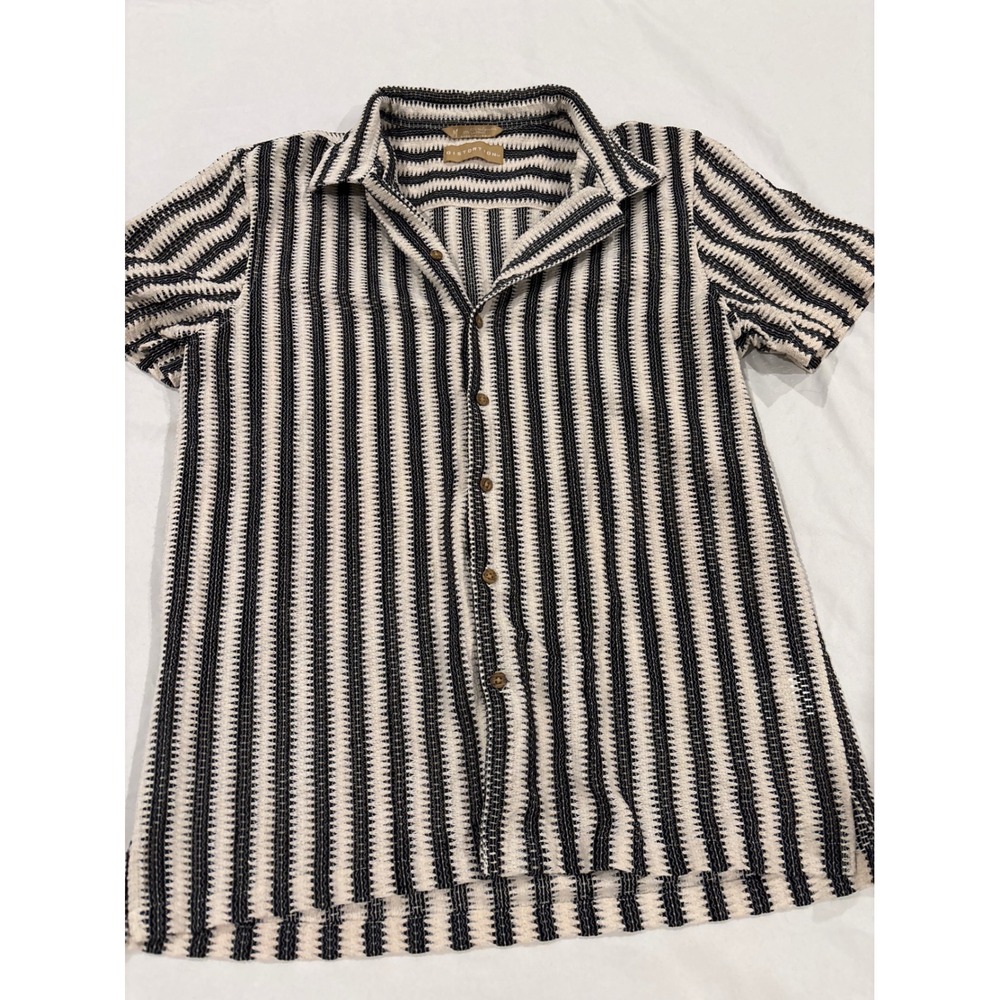 Distortion Mens Medium Short Sleeve Button Down Shirt Black White Striped Knit